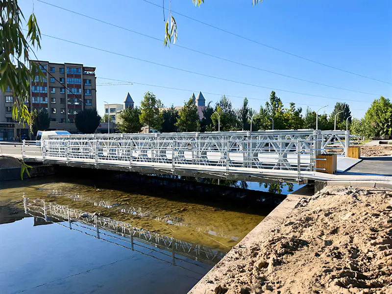 CB 100 Bailey Bridge Dvojprúdový trojradový jednovrstvový vystužený pozinkovaný Bailey Bridge
